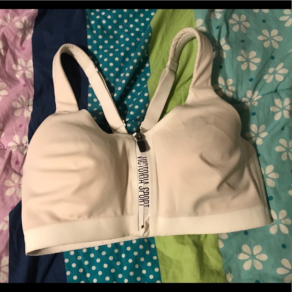 Victoria Secret “Knockout Ultra Max” sports bra